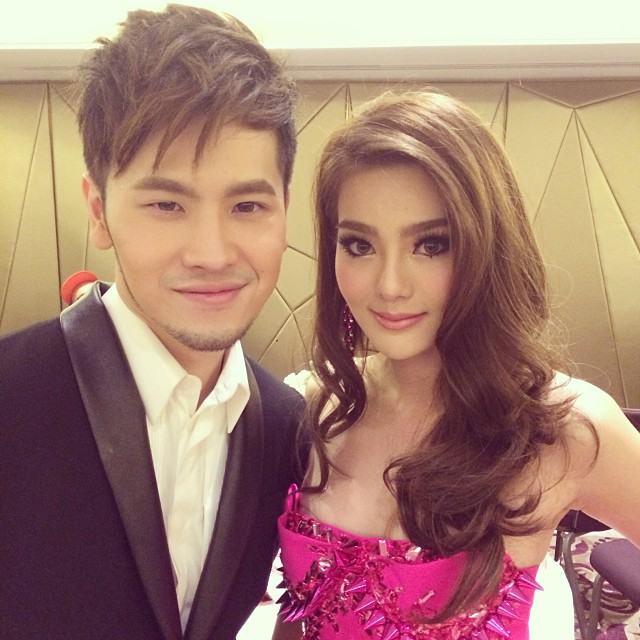 ดิว อริสรา เกาะอกหลุด หวิดจุกโผล่กลางเวที ปัดสร้างกระแส