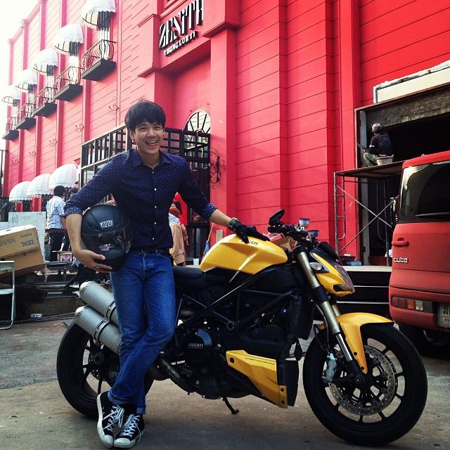 นิกกี้ oic หนุ่มน่ารัก ทะเล้น..