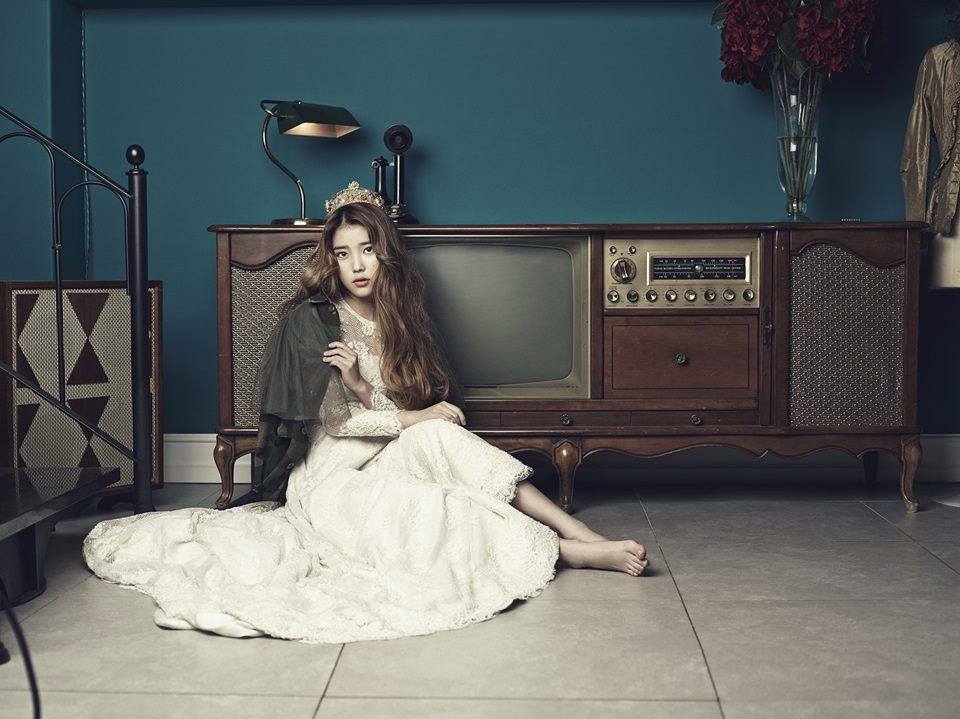 IU @ CeCi Korea November 2013