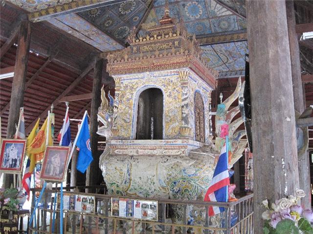 ธรรมาสน์สิงห์เทินบุษบกวัดศรีนวลแสงสว่างอารมณ์