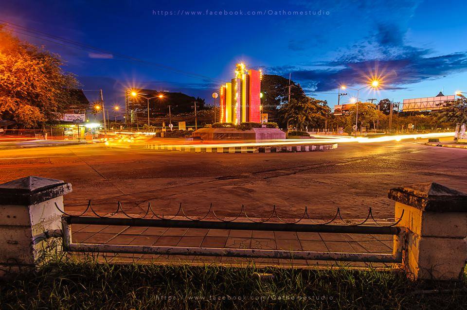 อนุสาวรีย์ประชาธิปไตย เมืองบุรีรัมย์