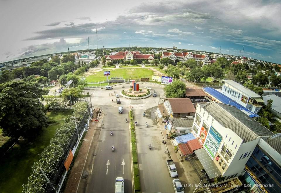 อนุสาวรีย์ประชาธิปไตย เมืองบุรีรัมย์
