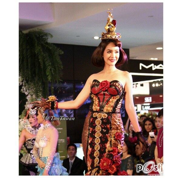 เมื่อสามนางเอกจากต่างช่องต้องโคจรมาเจอกัน ในงานดอกใม้สุดยิ่งใหญ่ของเมืองไทย. !!!!!