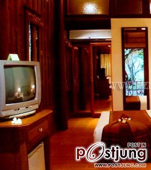 รีสอร์ท เรือนไทยริมน้ำ ล้อมรอบด้วยภูเขาและไม้นานาพันธุ์
