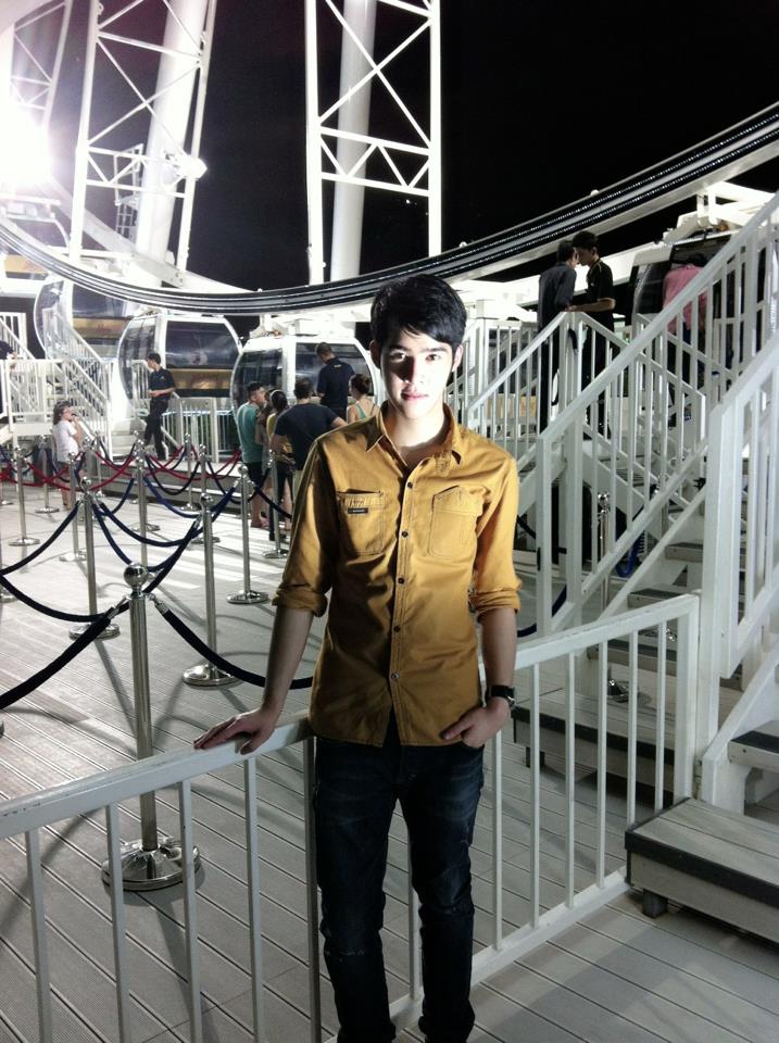 น้องเฟิร์ส ดาราหนุ่มน้องใหม่ รับบท เเดนนี่ ในละคร คิวบิก(หล่อกว่าพระเอกอีกนะ)
