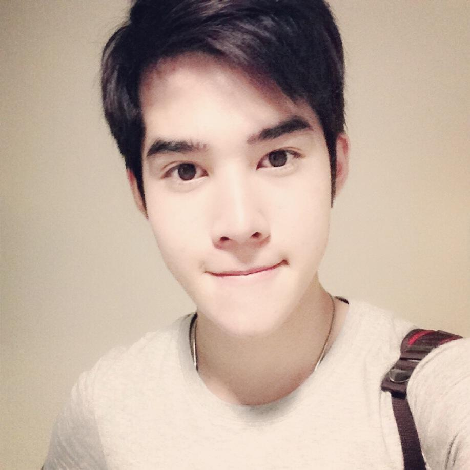 น้องเฟิร์ส ดาราหนุ่มน้องใหม่ รับบท เเดนนี่ ในละคร คิวบิก(หล่อกว่าพระเอกอีกนะ)