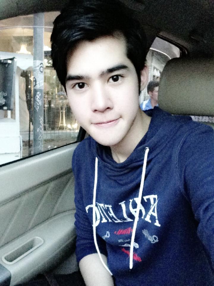 น้องเฟิร์ส ดาราหนุ่มน้องใหม่ รับบท เเดนนี่ ในละคร คิวบิก(หล่อกว่าพระเอกอีกนะ)