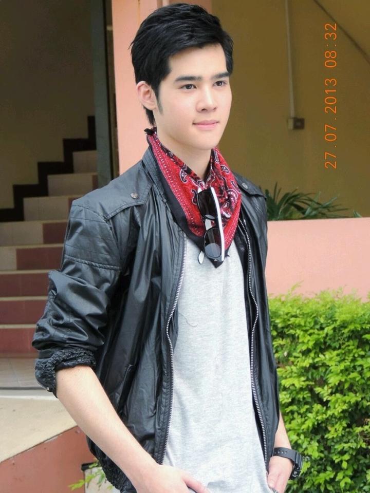 น้องเฟิร์ส ดาราหนุ่มน้องใหม่ รับบท เเดนนี่ ในละคร คิวบิก(หล่อกว่าพระเอกอีกนะ)