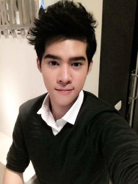 น้องเฟิร์ส ดาราหนุ่มน้องใหม่ รับบท เเดนนี่ ในละคร คิวบิก(หล่อกว่าพระเอกอีกนะ)