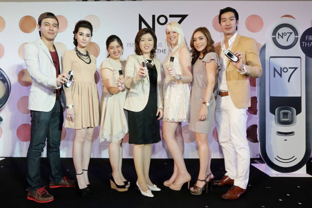 &ldquo;เดี่ยว&rdquo; โชว์อาวุธคู่ใจ! "จับคู่รองพื้นสวยเป๊ะ!" กับ No7