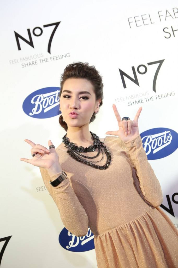 &ldquo;เดี่ยว&rdquo; โชว์อาวุธคู่ใจ! "จับคู่รองพื้นสวยเป๊ะ!" กับ No7