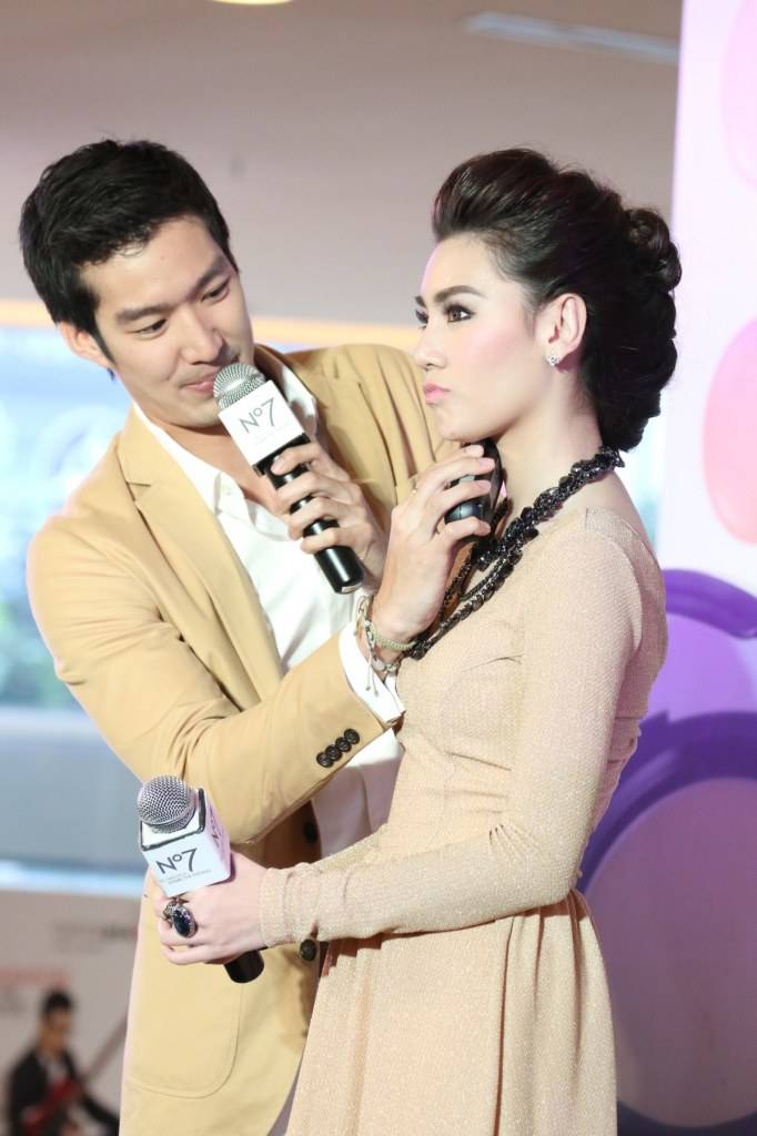 &ldquo;เดี่ยว&rdquo; โชว์อาวุธคู่ใจ! "จับคู่รองพื้นสวยเป๊ะ!" กับ No7