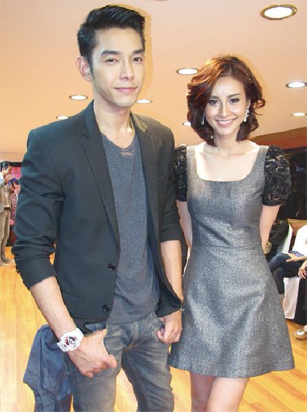 "น้ำฝน" พลาด ล้ำเส้นส่วนตัว แอบเช็คโทรศัพท์อาร์ตจนเครื่องพัง "อาร์ต" แอบงอนไม่พูดด้วย !!!