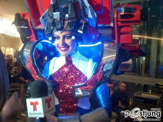 มาแล้วคะ ภาพสดๆ ส่งตรงจากรัสเซีย miss universe 2013 national costume ตามใด้เลยคะจะทะยอยอัปเดตเรื่อยๆ