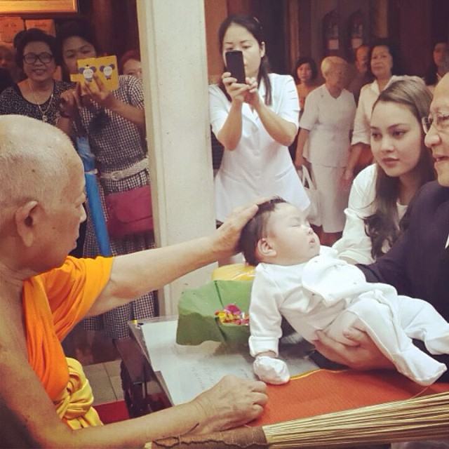 น้องข้าวหอม ลูกตั๊ก บงกช เข้าพิธีโกนผมไฟแบบไทย เรียบง่าย
