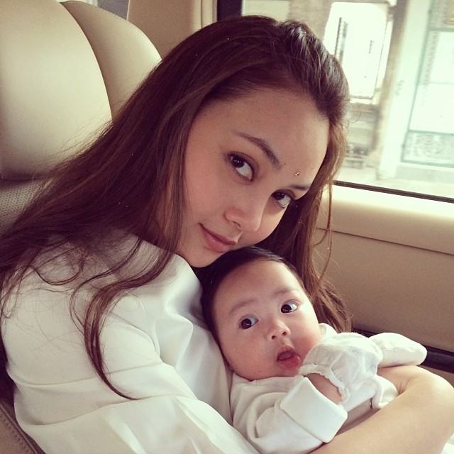 น้องข้าวหอม ลูกตั๊ก บงกช เข้าพิธีโกนผมไฟแบบไทย เรียบง่าย