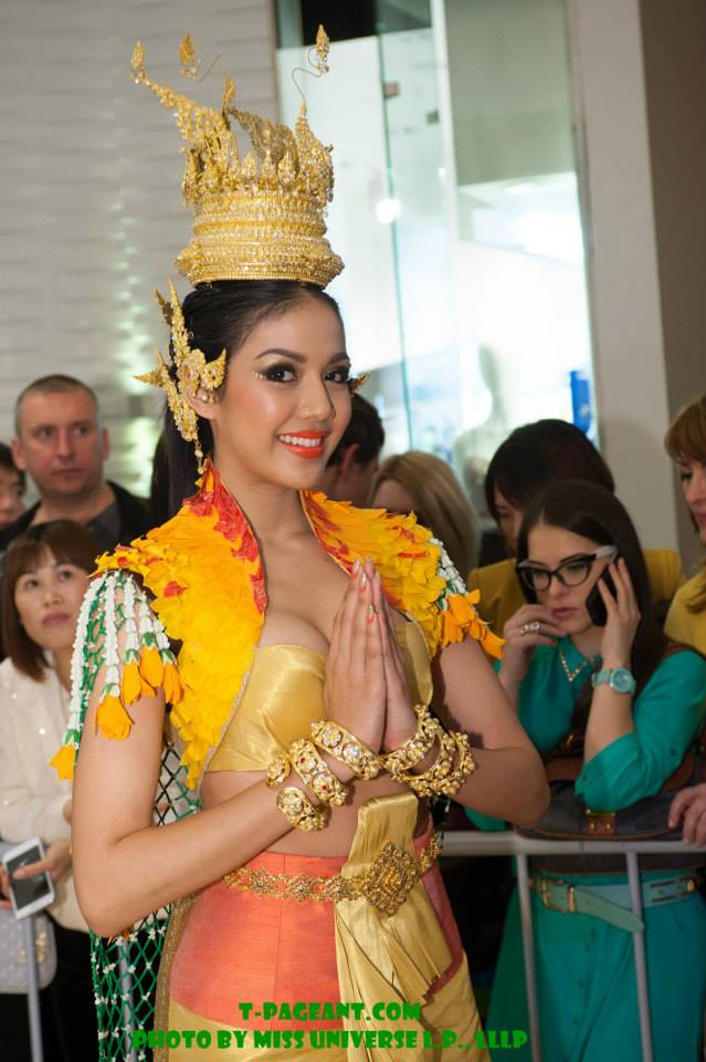 "ลิต้า" โชว์ชุดประจำชาติได้อย่างสวยงาม