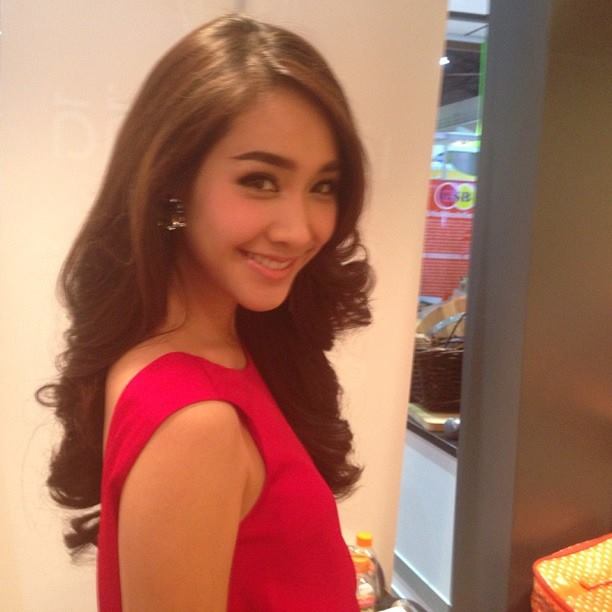 มิน พีชญา นางเอกช่อง7 ใส่ชุสีแดงแล้วสมสง่า