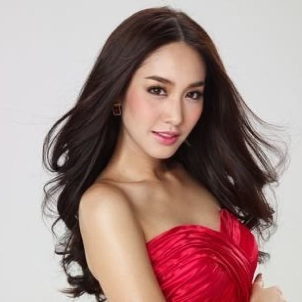 มิน พีชญา นางเอกช่อง7 ใส่ชุสีแดงแล้วสมสง่า