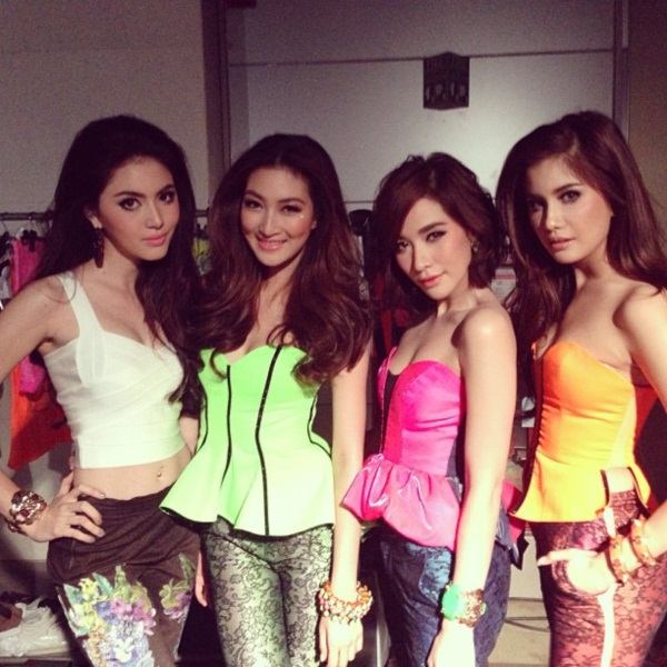 พลอย แพนเค้ก ปู ไปรยา และใหม่ ดาวิกา ก็ช่วงชิงความเด่นบนเวที