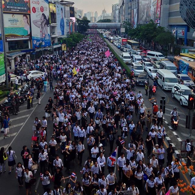 ชาวจุฬามาเดินประท้วงคัดค้านนิรโทษกรรมแล้วคะ THAILAND GO GO !!!!!!!!