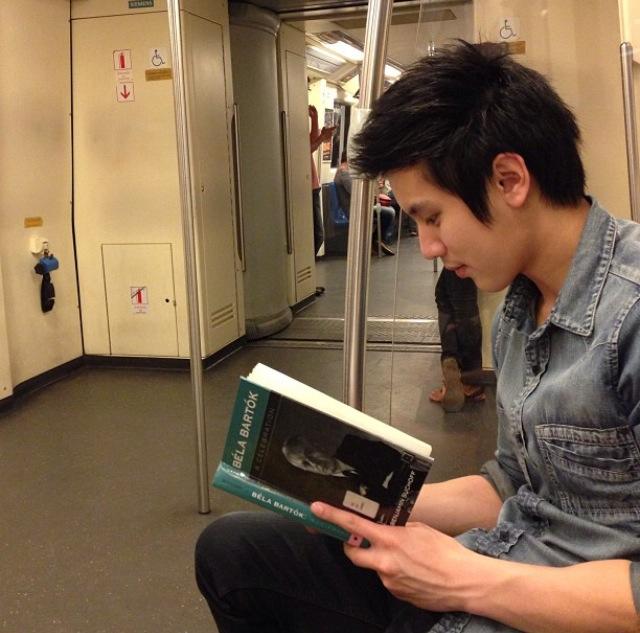 เป็น ผช ที่รักการอ่าน