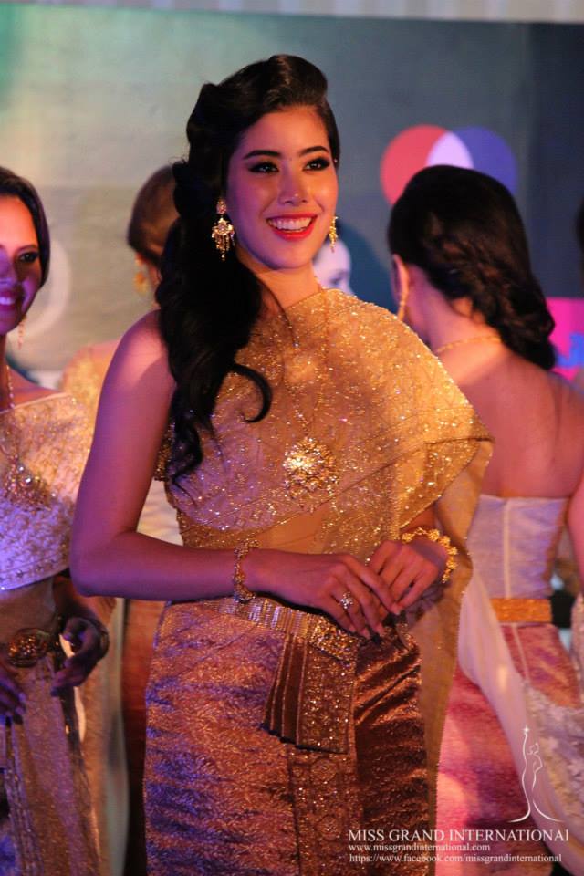 การเดินแบบชุดไทย ของผู้เข้าประกวด Miss Grand International 2013