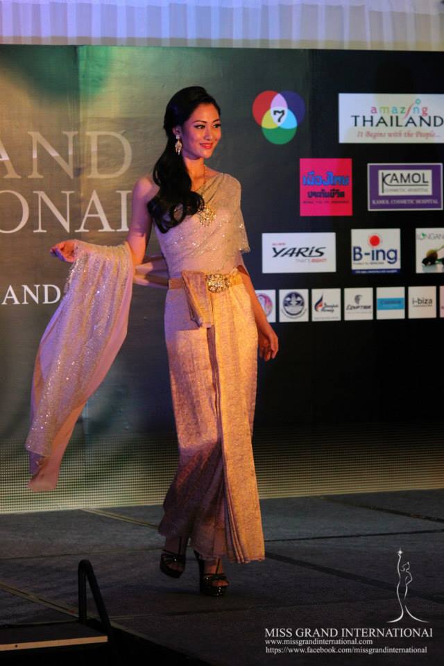 การเดินแบบชุดไทย ของผู้เข้าประกวด Miss Grand International 2013