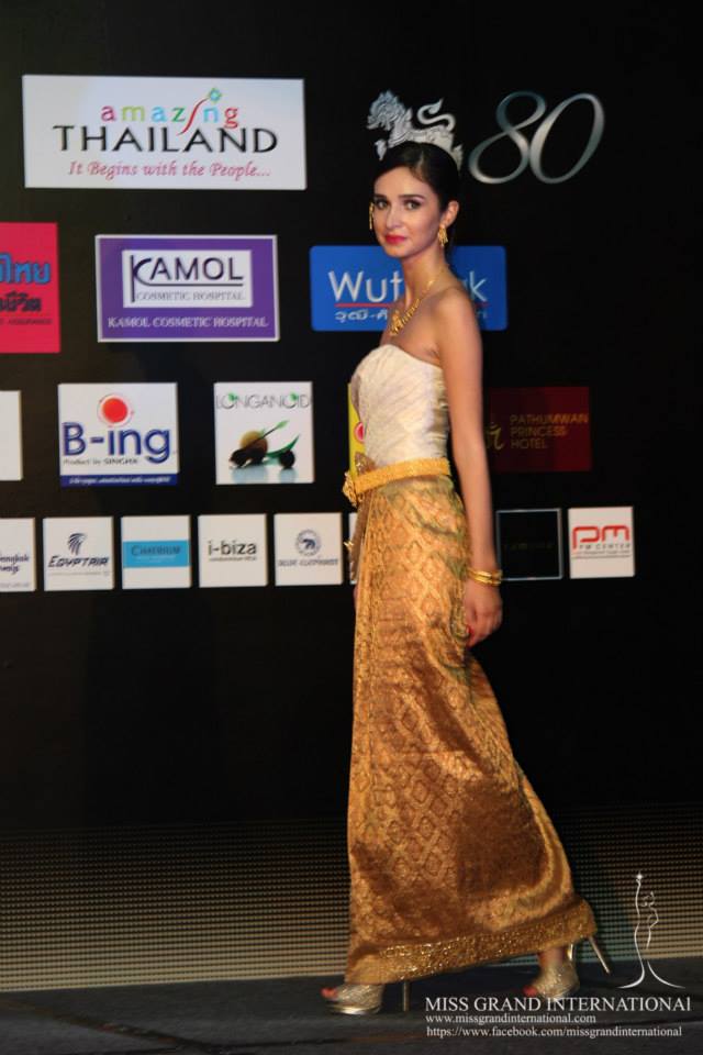 การเดินแบบชุดไทย ของผู้เข้าประกวด Miss Grand International 2013