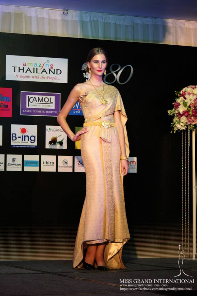 การเดินแบบชุดไทย ของผู้เข้าประกวด Miss Grand International 2013
