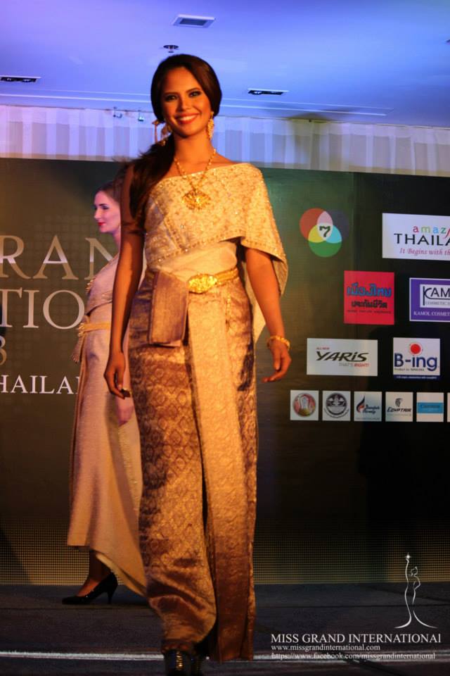 การเดินแบบชุดไทย ของผู้เข้าประกวด Miss Grand International 2013