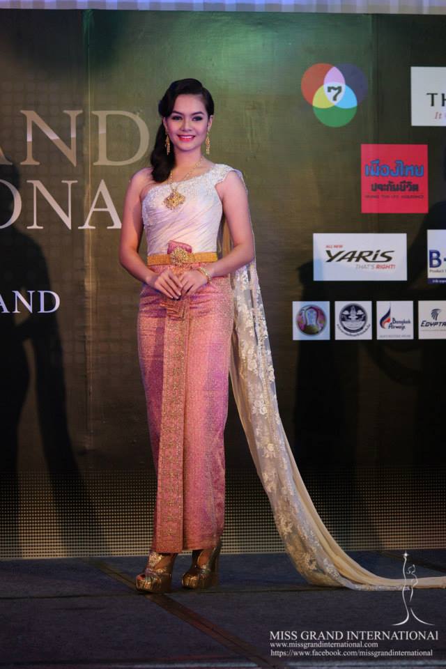 การเดินแบบชุดไทย ของผู้เข้าประกวด Miss Grand International 2013