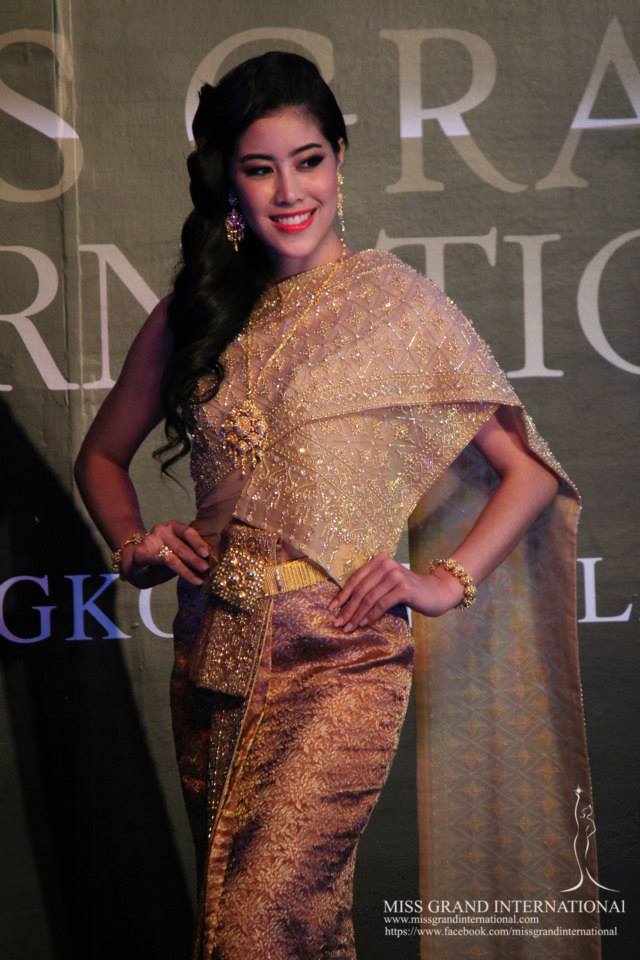 การเดินแบบชุดไทย ของผู้เข้าประกวด Miss Grand International 2013