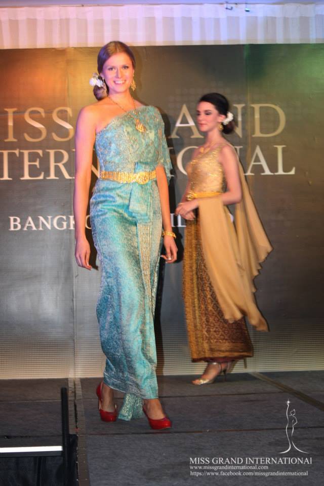 การเดินแบบชุดไทย ของผู้เข้าประกวด Miss Grand International 2013