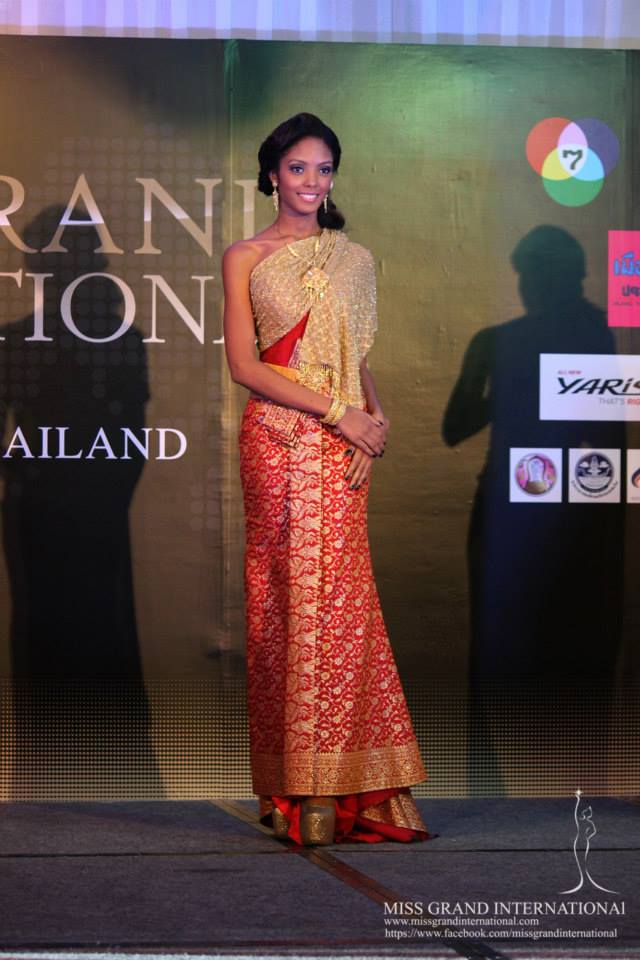 การเดินแบบชุดไทย ของผู้เข้าประกวด Miss Grand International 2013