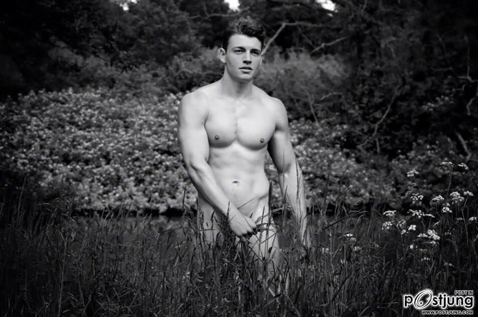 Warwick Rowing’s Men’s Naked Calendar 2014นักศักษาเปลือยเพื่อถ่ายปฏิทินหาเงินช่วยเพศที่ 3