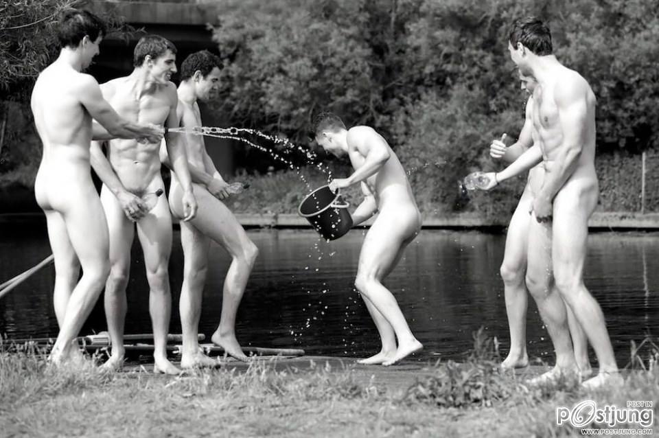 Warwick Rowing’s Men’s Naked Calendar 2014นักศักษาเปลือยเพื่อถ่ายปฏิทินหาเงินช่วยเพศที่ 3