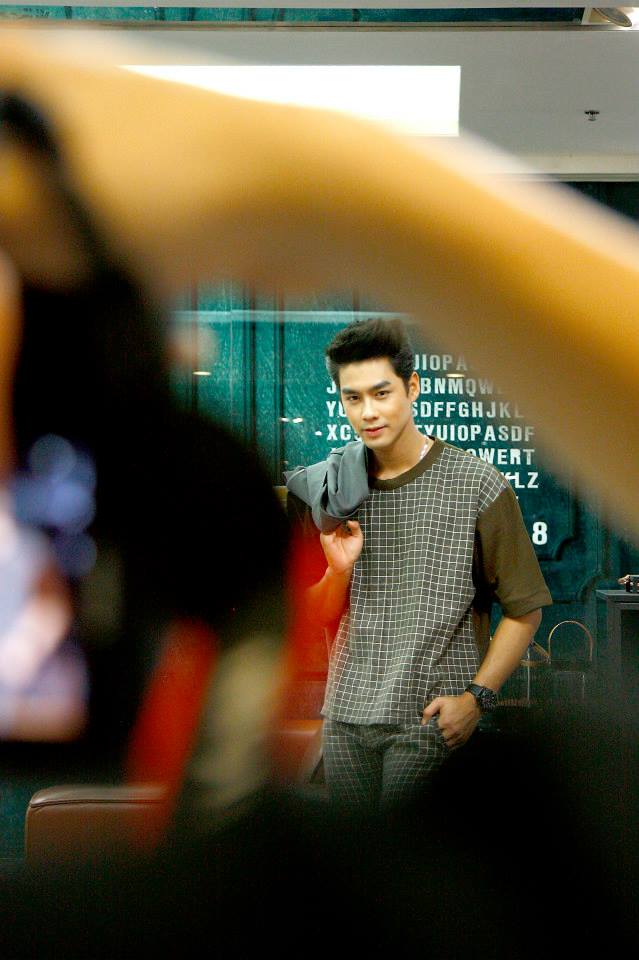 เพ็ชร ฐกฤต เบี้องหลังถ่ายแบบ C.LIFE Free Magazine