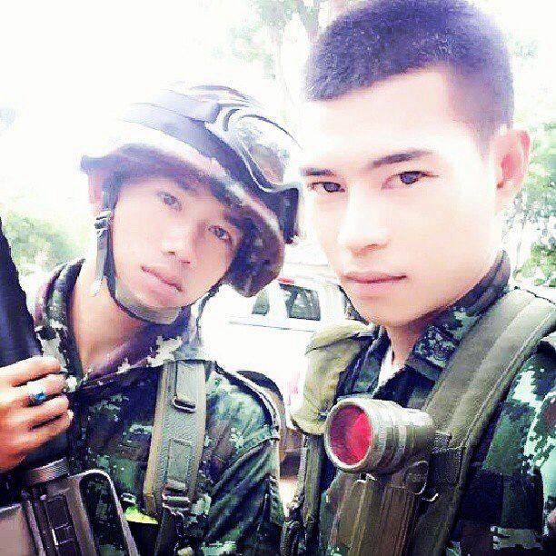 ถูกใจผู้ชายในเครื่องแบบ