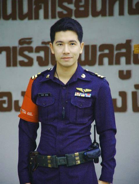 ถูกใจผู้ชายในเครื่องแบบ