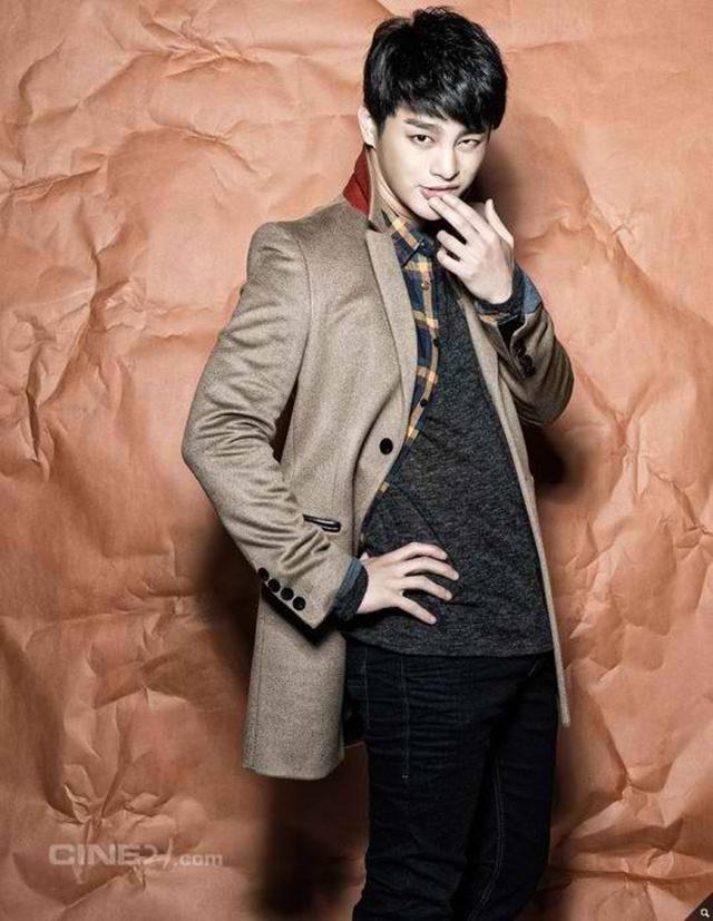 Seo In Guk @ Cine21 Magazine no.926 October 2013