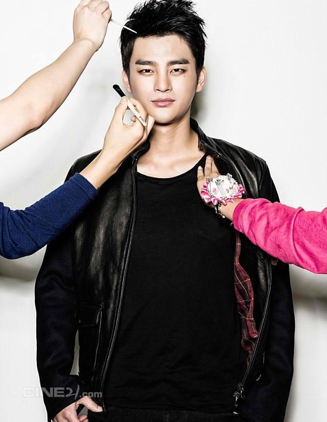 Seo In Guk @ Cine21 Magazine no.926 October 2013