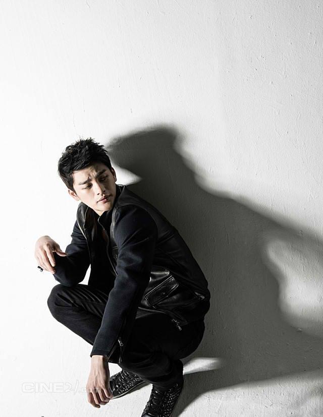 Seo In Guk @ Cine21 Magazine no.926 October 2013