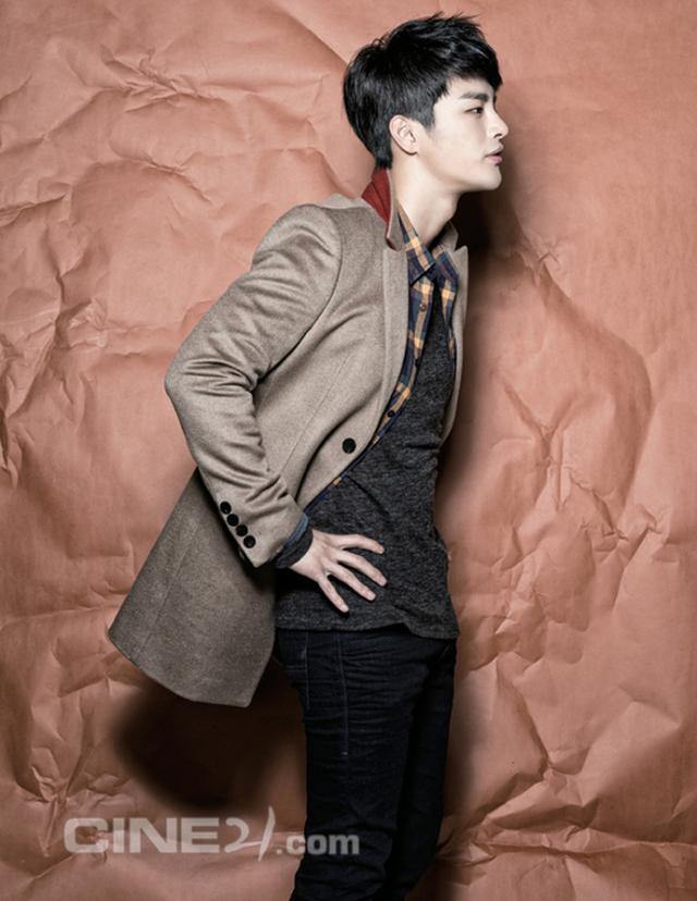 Seo In Guk @ Cine21 Magazine no.926 October 2013