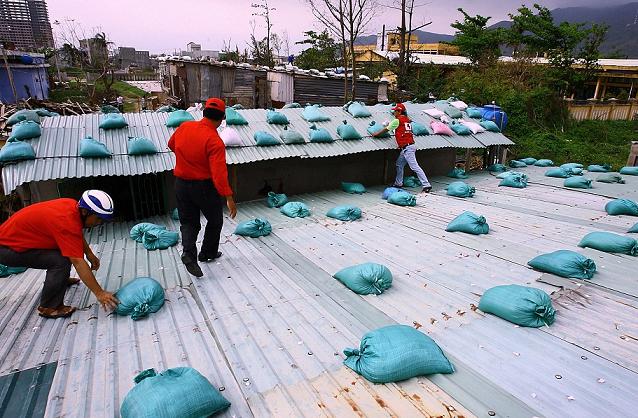 &ldquo;พายุไต้ฝุ่นไห่เยี่ยน&rdquo; ถล่ม &ldquo;ฟิลิปปินส์&rdquo; ตายอย่างน้อย 10,000 ราย