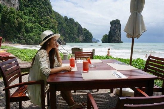 เทย่า โรเจอร์ส เผยภาพในชุดว่ายน้ำ กับทริปเที่ยวกระบี่