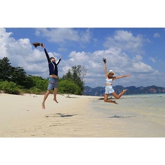 เทย่า โรเจอร์ส เผยภาพในชุดว่ายน้ำ กับทริปเที่ยวกระบี่