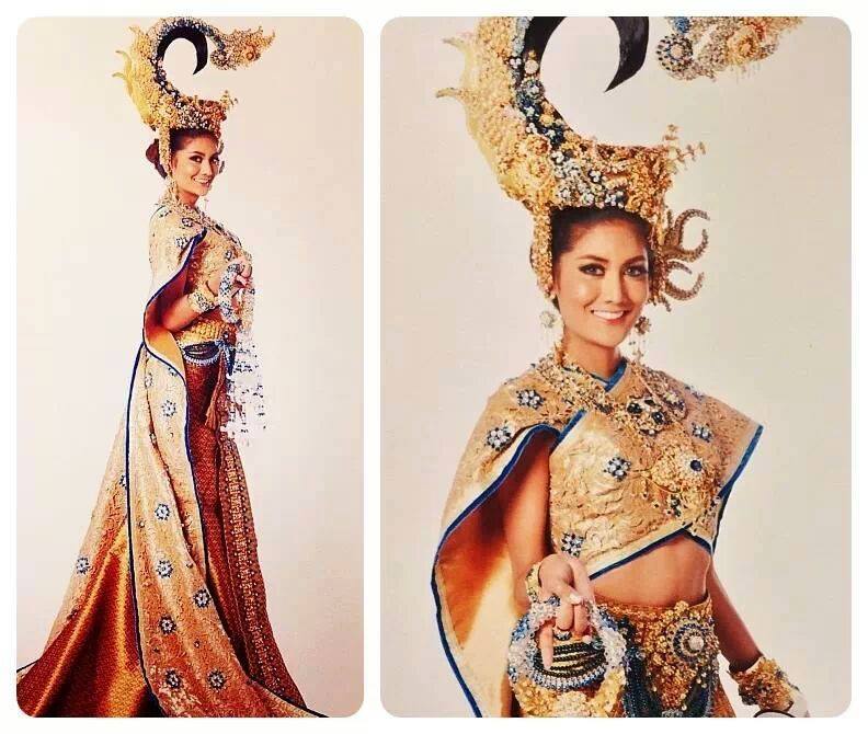 เรามาดูชุดประจำชาติไทยของเเต่ละเวทีกันคะ