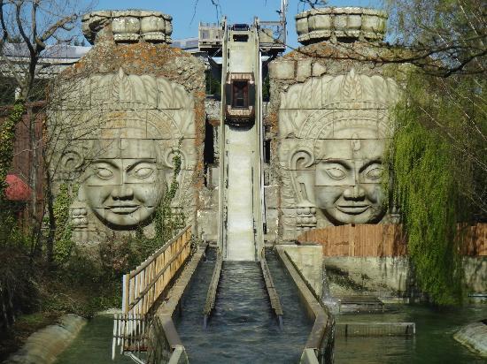 Log Flume ล่องแก่งผจญภัย