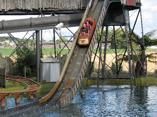 Log Flume ล่องแก่งผจญภัย